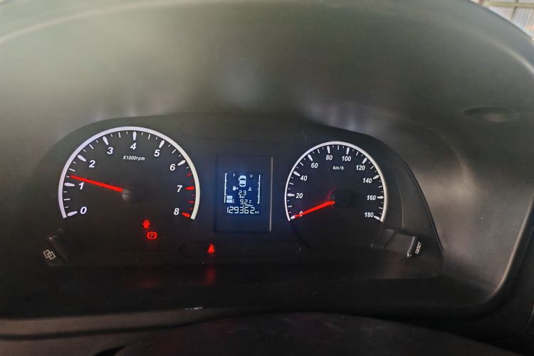 东风风行 菱智PLUS 2022款 旅行版 2.0L 手动舒适型 7座中控内饰15