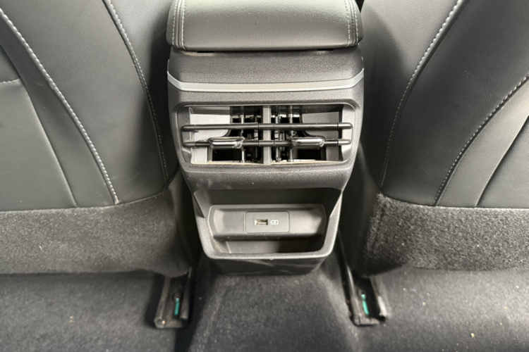 吉利汽车 帝豪 2022款 第4代 1.5L CVT精英型中控内饰7014