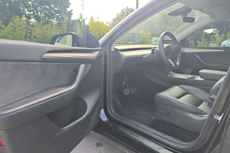 特斯拉 Model Y 2022款 后轮驱动版中控内饰7001