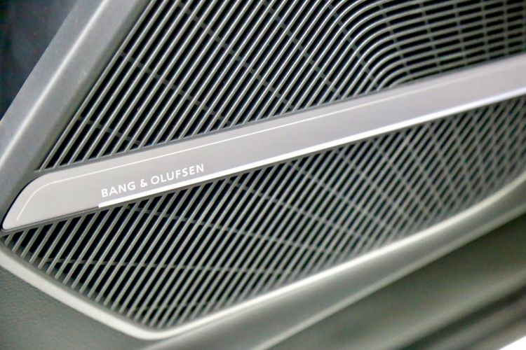 奥迪Q5L 2025款 45周年典藏版 45 TFSI 豪华动感型中控内饰7007