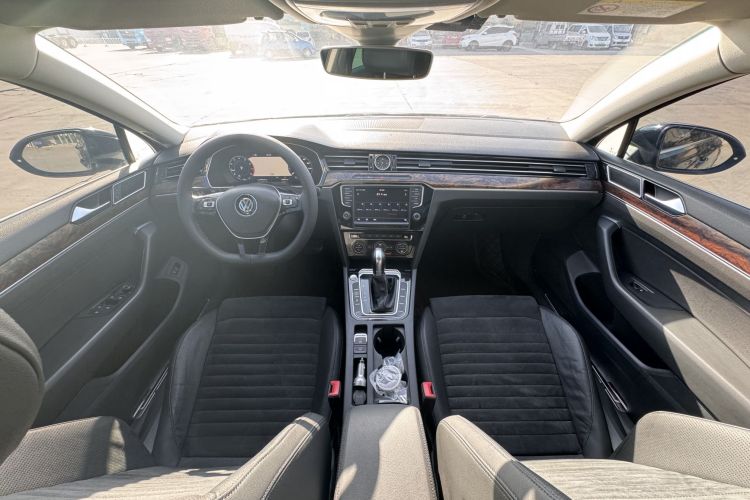 大众 迈腾 2017款 330TSI DSG 尊贵型中控内饰7003