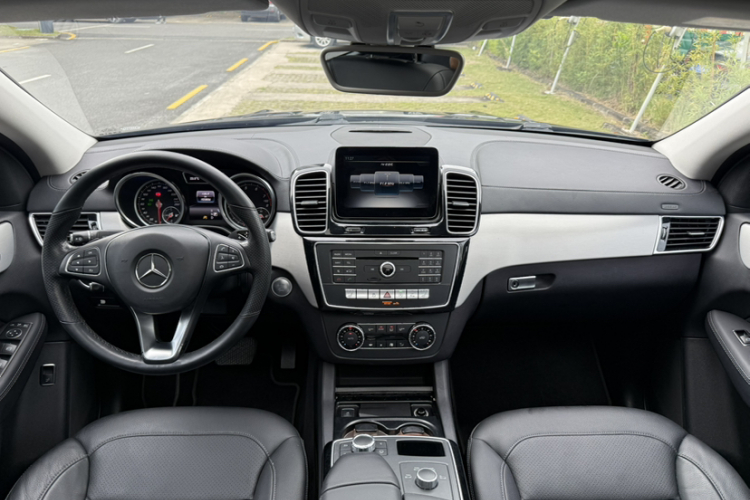 奔驰GLE轿跑 2015款 GLE 320 4MATIC 轿跑SUV中控内饰7005