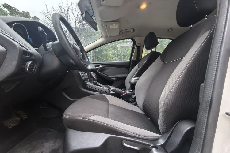 福特 福克斯 2012款 两厢 1.6L 自动舒适型中控内饰7004