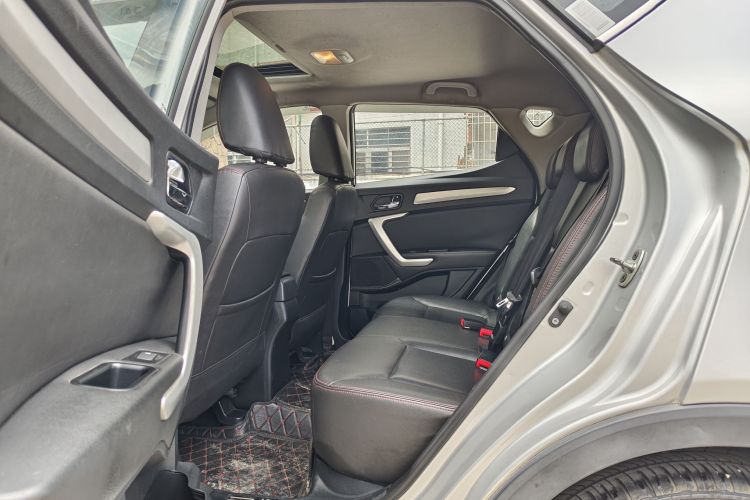 江汽集团 瑞风S3 2016款 1.5L CVT豪华智能尊享版中控内饰7002