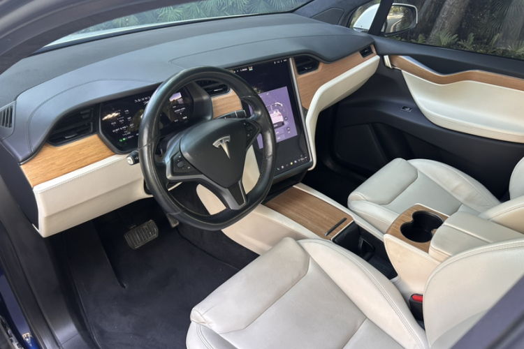 特斯拉 Model X 2019款 长续航版中控内饰7011