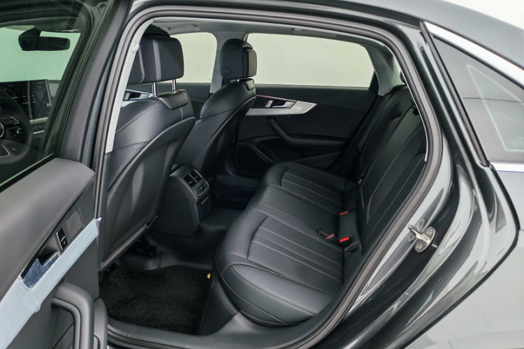 奥迪A4L 2025款 200万辆悦享版 40 TFSI 时尚动感型中控内饰7007