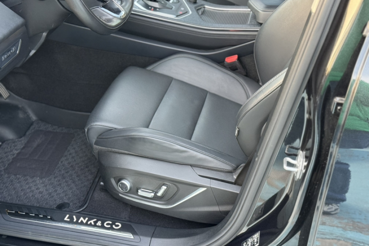 领克01 2021款 2.0TD 两驱型Pro中控内饰7005