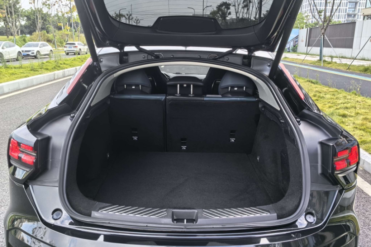 领克05 2022款 2.0TD 两驱耀Halo中控内饰7010