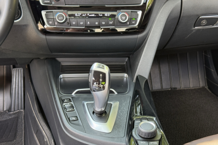 宝马3系 2018款 320Li 时尚型局部细节18