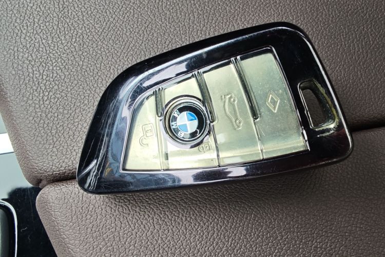 宝马5系 2019款 525Li M运动套装中控内饰7014