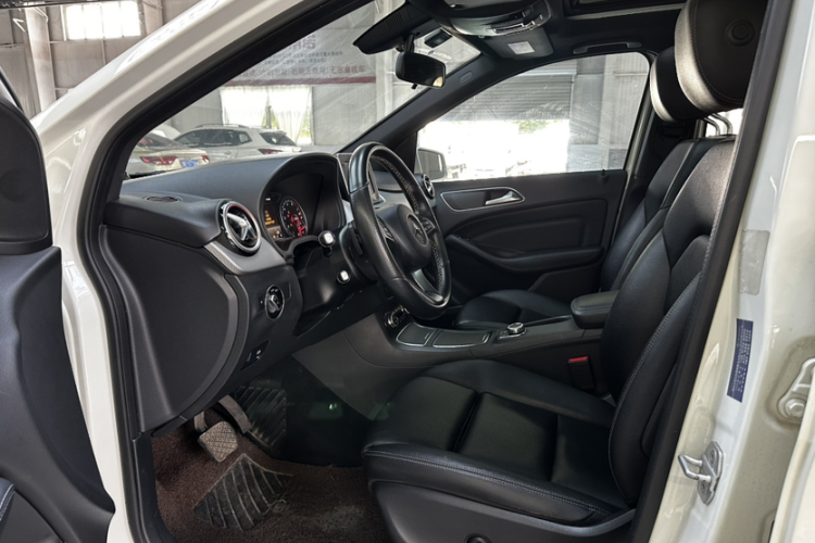 奔驰B级 2015款 B 200 时尚型中控内饰7003