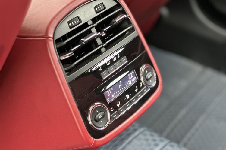 玛莎拉蒂 总裁 2017款 3.0T 标准型中控内饰7009