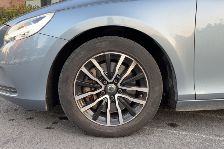 沃尔沃V40 2017款 T3 智逸版局部细节9004