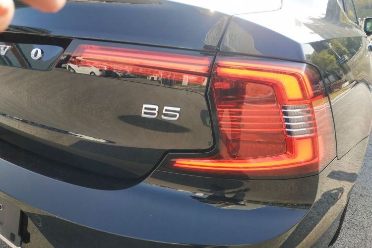 沃尔沃S90 2025款 B5 智逸豪华版车身外观6010