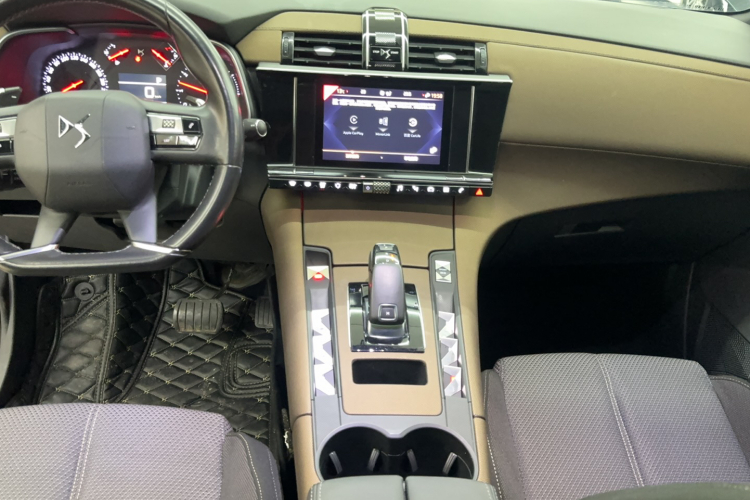 DS 7 2018款 35THP 巴士底广场版局部细节16