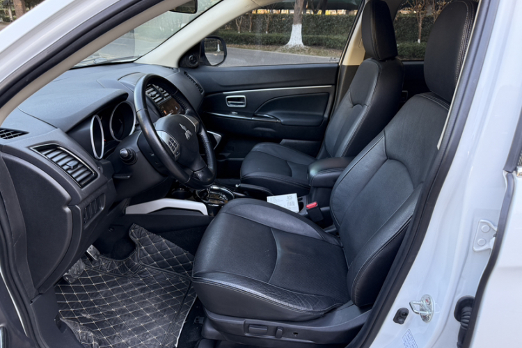 三菱 劲炫ASX 2020款 2.0L CVT智领版中控内饰7007