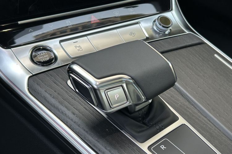 奥迪A6L 2025款 改款 45 TFSI quattro 臻选动感型局部细节18