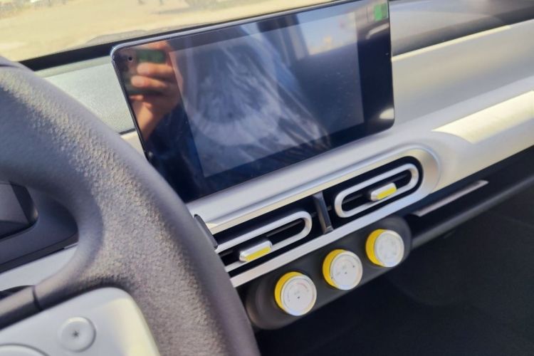 五菱汽车 宏光MINIEV 2024款 第三代 215km 进阶版中控内饰7003