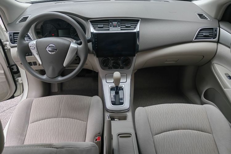 日产 轩逸 2012款 1.8XE CVT舒适版中控内饰7005