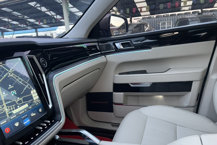 众泰T700 2017款 1.8T 双离合尊享型局部细节9008