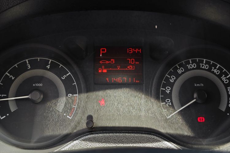 标致301 2016款 1.6L 自动舒适版中控内饰15