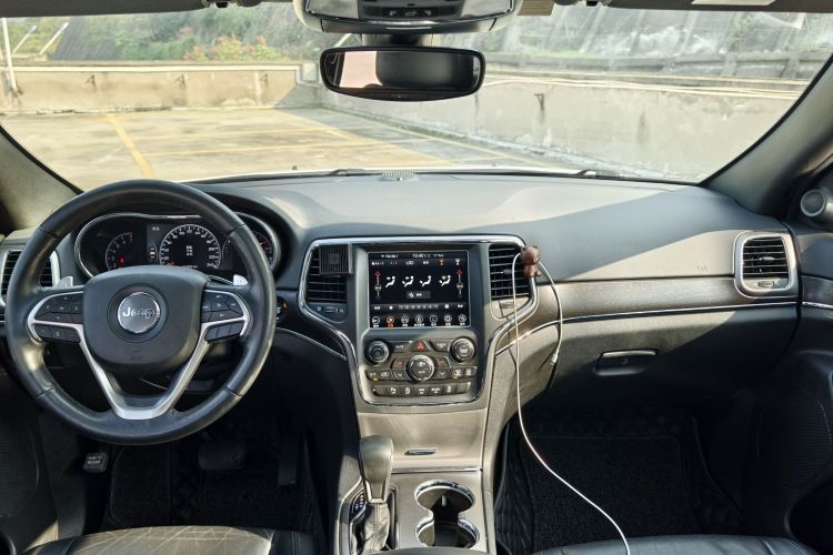 Jeep 大切诺基(进口) 2017款 3.0L 舒享导航版中控内饰7002