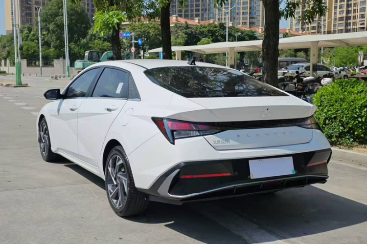 现代 伊兰特 2023款 1.5L CVT GLX精英版车身外观6003