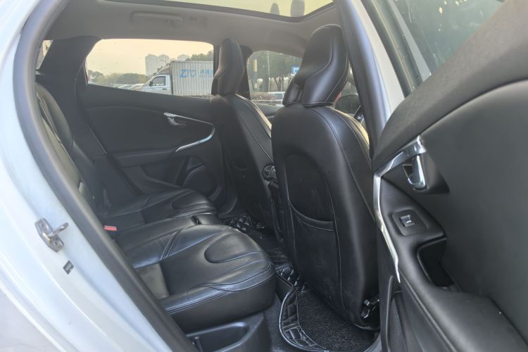 沃尔沃V40 2017款 T3 智逸版局部细节9006