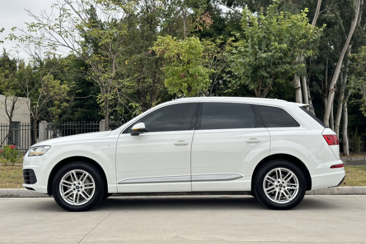 奥迪Q7 2016款 40 TFSI 舒适型车身外观6008