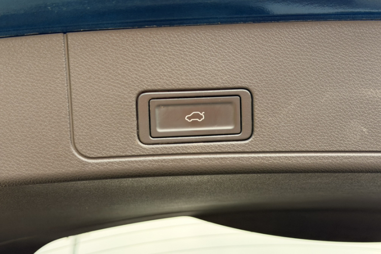 奇瑞 瑞虎8 PRO 2024款 冠军版 290T 两驱闪耀版 5座中控内饰7008