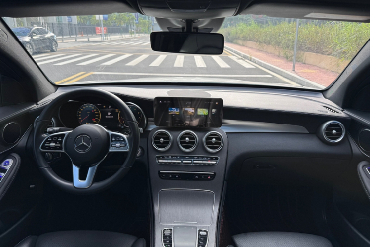 奔驰GLC轿跑 2020款 GLC 300 4MATIC 轿跑SUV中控内饰7003