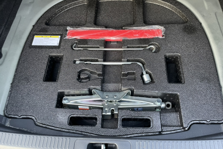 丰田 凯美瑞 2021款 2.5G 豪华版局部细节9001