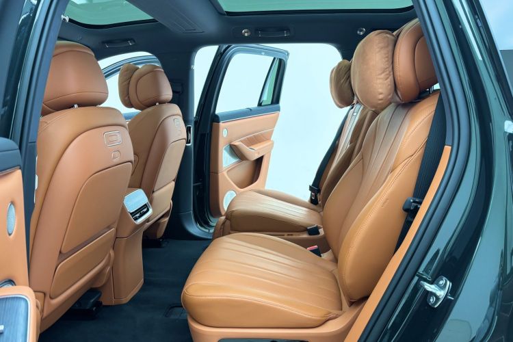 鸿蒙智行 问界M8 2025款 增程 Ultra版 53.4kWh 6座版中控内饰7003