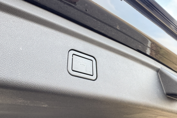 魏牌 VV6 2020款 2.0T 两驱智享+局部细节23