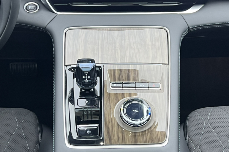 吉利汽车 星越L 2025款 东方曜 2.0TD 自动揽星版局部细节18