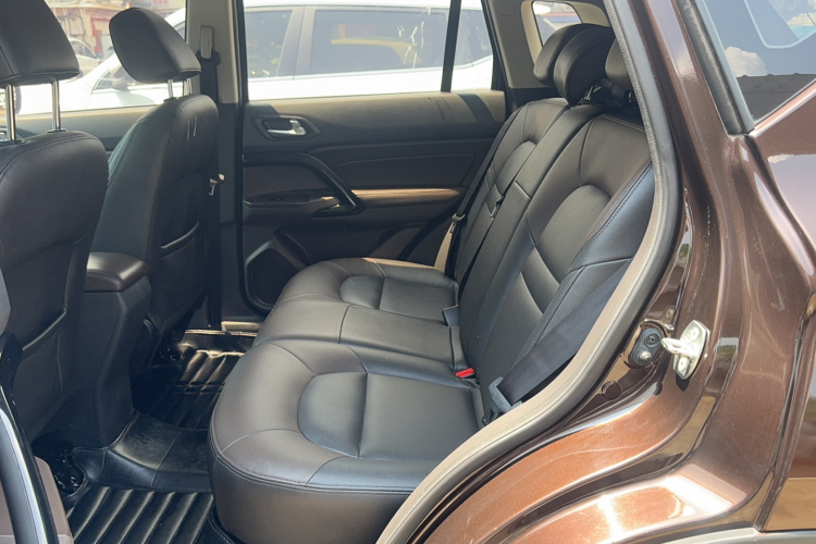 广汽传祺 传祺GS4 2016款 235T G-DCT精英版中控内饰7002