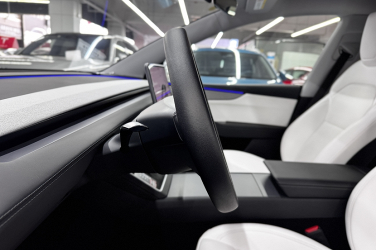 特斯拉 Model Y 2025款 后轮驱动版中控内饰7006