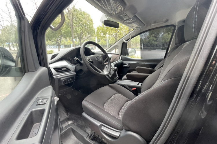 江淮瑞风 瑞风M3 2025款 PLUS 1.8L 手动舒适版 9座中控内饰7002