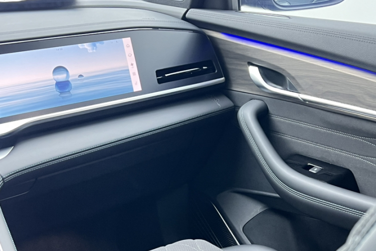 吉利汽车 星越L 2025款 东方曜 2.0TD 自动揽星版局部细节9006