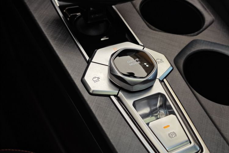 长安UNI-V 2024款 1.5T 尊贵型中控内饰7002