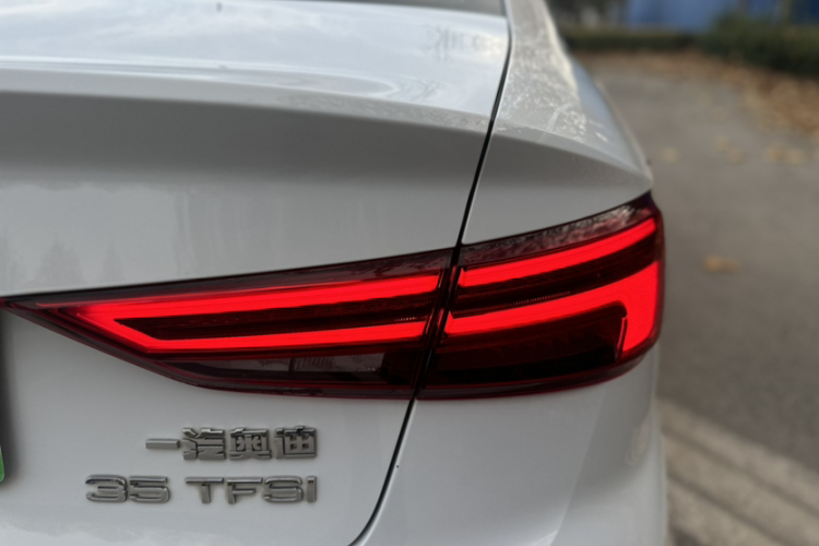 奥迪A3 2018款 30周年年型 Limousine 35 TFSI 时尚型车身外观6004