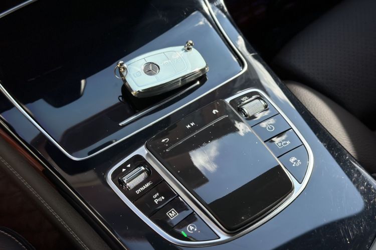 奔驰GLC 2020款 改款 GLC 260 L 4MATIC 豪华型中控内饰7009