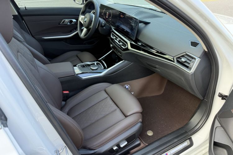 宝马3系 2023款 320Li M运动套装中控内饰7005