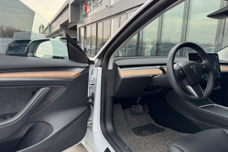 特斯拉 Model 3 2021款 标准续航后驱升级版 3D6中控内饰7003