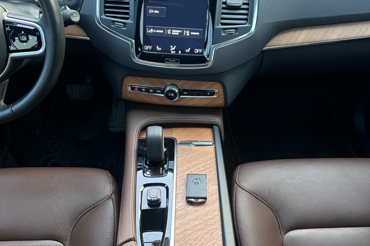 沃尔沃XC90 2022款 B5 智行豪华版 5座中控内饰7005
