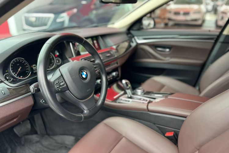 宝马5系 2017款 525Li 豪华设计套装中控内饰7011