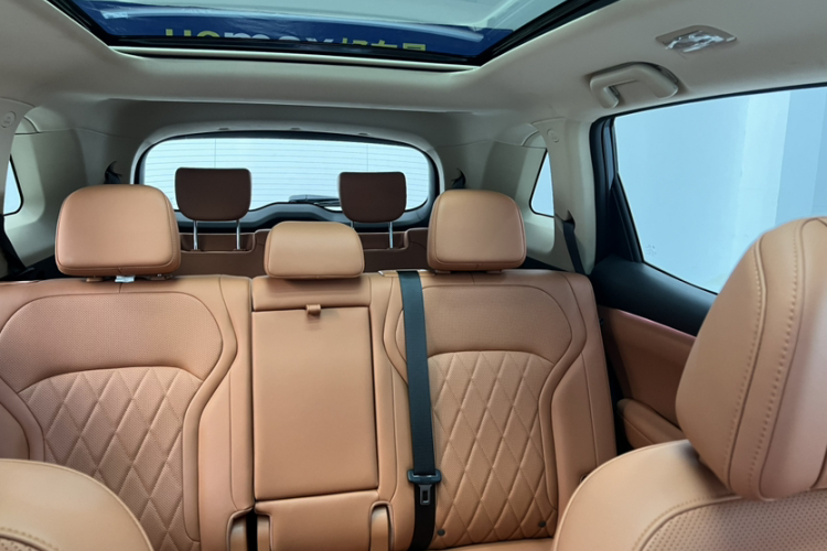 蓝电E5 PLUS 2026款 165km 长续航先享版Ultra 7座中控内饰7004