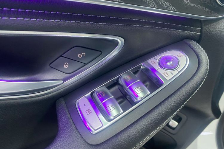 奔驰C级 2019款 改款 C 260 L 4MATIC 运动版中控内饰7002