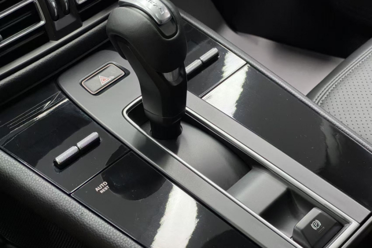 保时捷 2022款 Macan 2.0T中控内饰7003