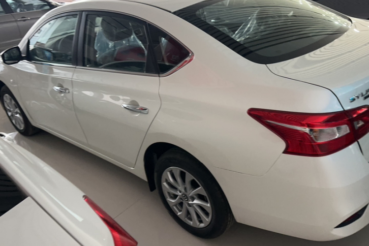 日产 轩逸 2024款 改款三 经典 1.6XE CVT舒适版车身外观6005